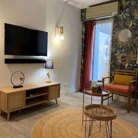 Ferienhaus Maison Avec Terrasse Et Climatisation Intramuros Avignon