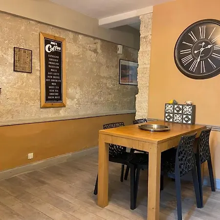 Maison Avec Terrasse Et Climatisation Intramuros Avignon
